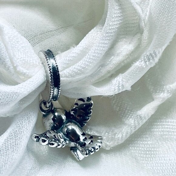 🦉✨ NWOT Hedwig Owl Charm – Harry Potter Magic ⚡ - Picture 9 of 13